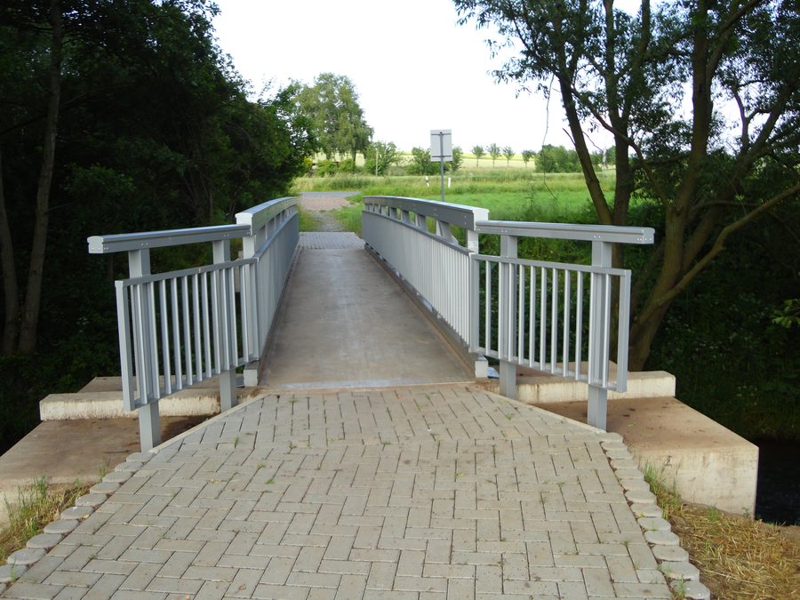 File:Füßgängerbrücke Hesserode.jpg