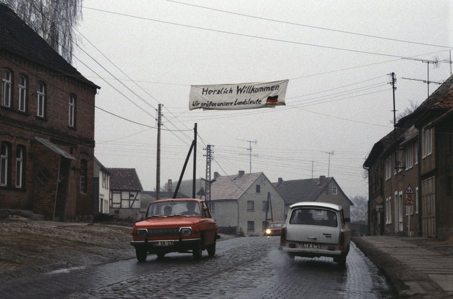 File:Straße des Friedens (Westerhausen 1989) (14306819222).jpg