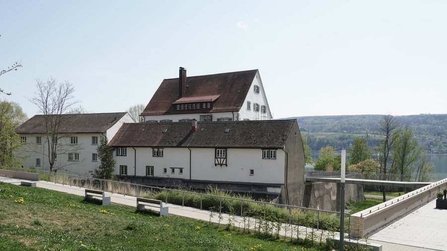 File:Gaienhofen - ev Schule - Schloss hinter Marstall von NW (012) 2020-04-13.jpg