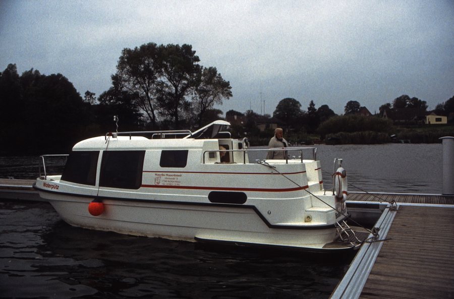 File:Hausboottour (344) Rechlin (20871836203).jpg