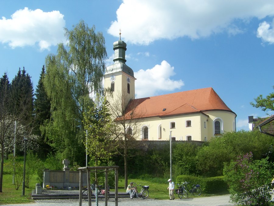 File:Rattiszell-kath-Pfarrkirche-Sankt-Benedikt.jpg