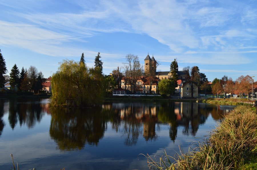 View above the Schwanenteich towards the former abbey church