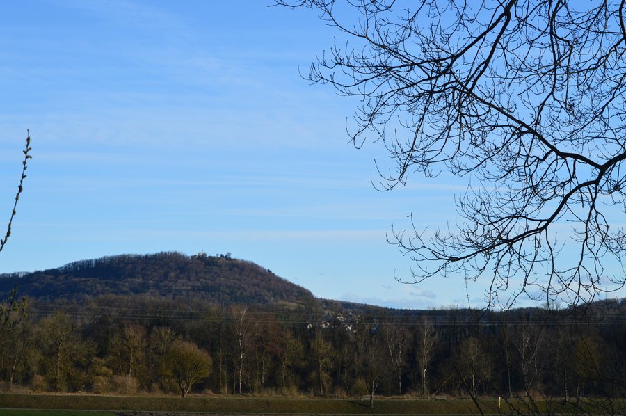 File:Küssaberg mit Bechtersbohler Sattel.JPG