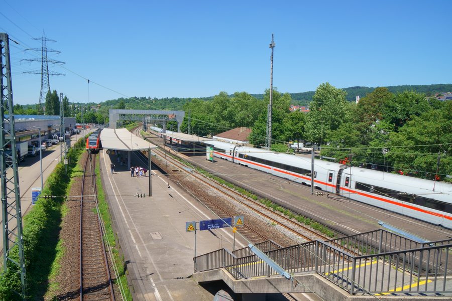 File:Bahnhof Altbach 26.jpg
