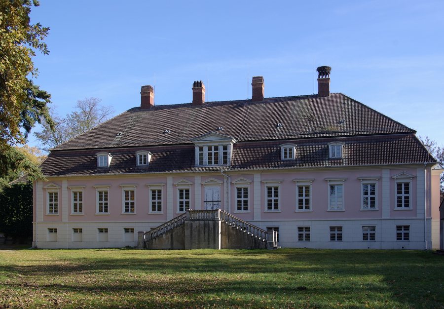 File:Schloss Kasel-Golzig.jpg