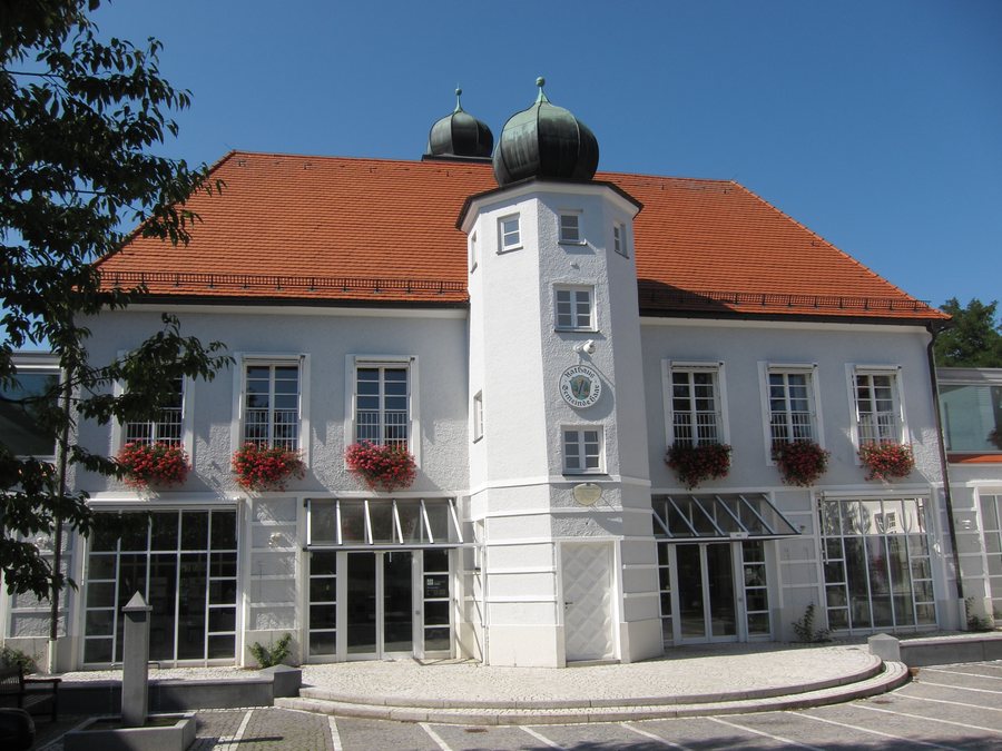Bahnhofstraße 7 1/2, Haar town hall