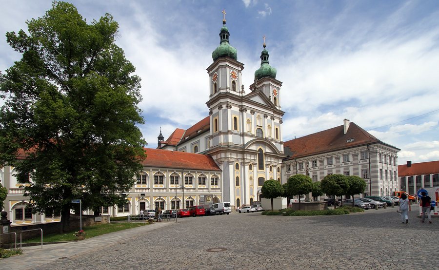 File:Waldsassen-Stiftsbasilika-07a-2017-gje.jpg