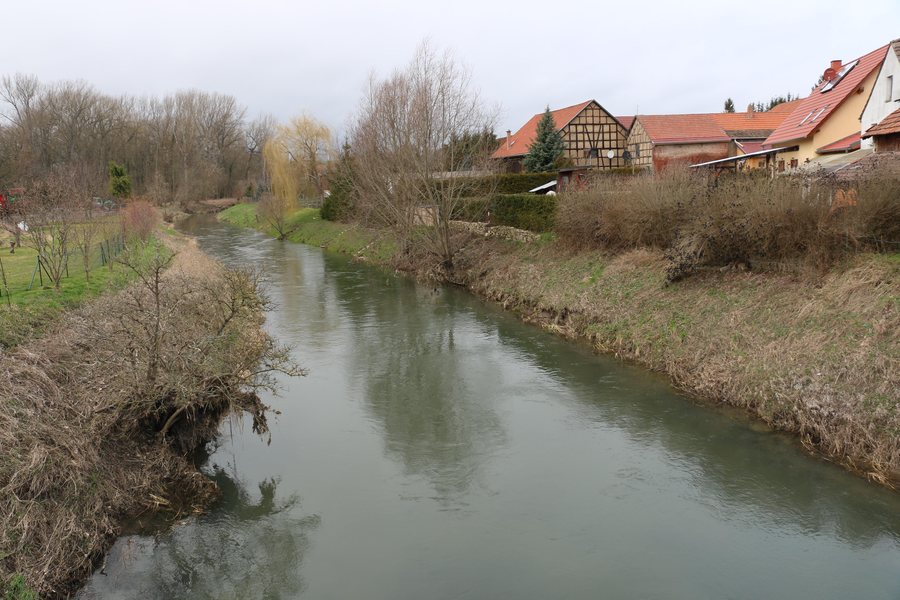 File:Großvargula Unstrut.jpg