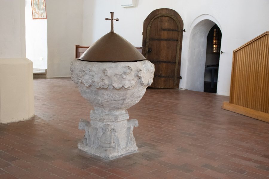 File:Kirche Luckenwalde Innen 2022CF 01.jpg