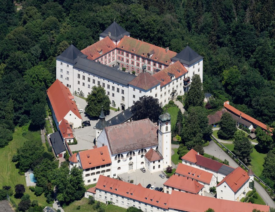 Aerial image of the Schloss Wolfegg (view from the south)