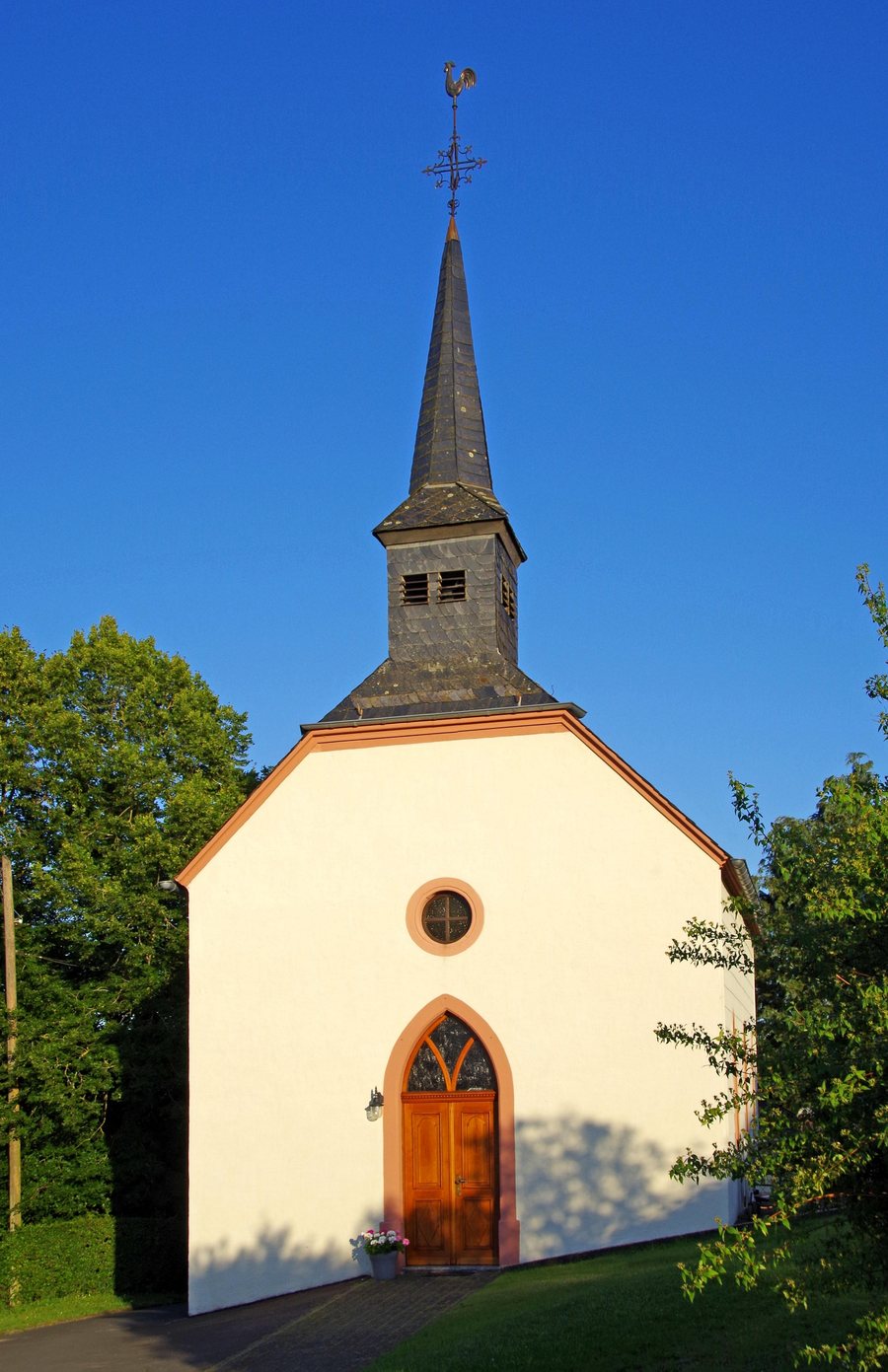 File:St. Gertrud (Sevenig bei Neuerburg) 01.jpg