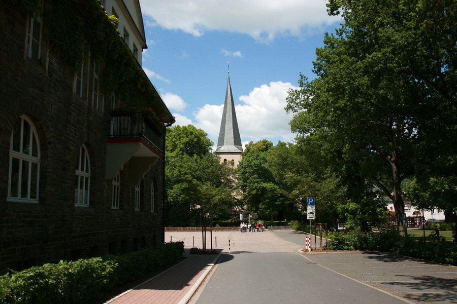 File:Neuenrade - Alte Burg - Rathaus 01 ies.jpg