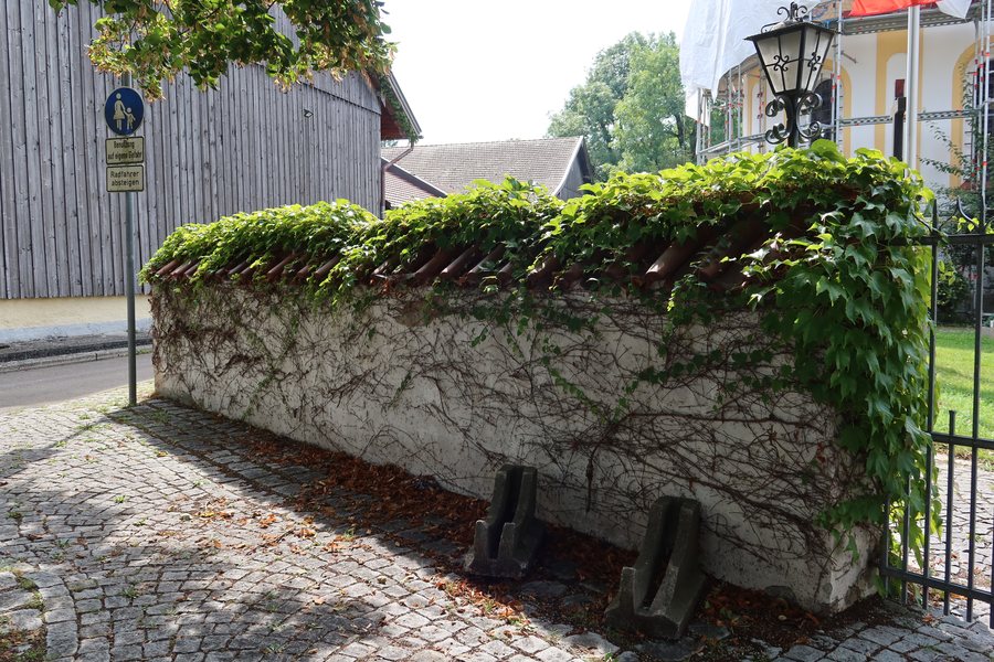 Friedhofsmauer Zwergerstraße 6 Neubiberg
