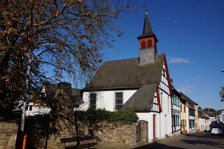 File:Leonarduskapelle Rheinbreitbach.jpg