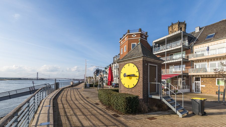 Rheinpromenade mit Pegelhaus, Emmerich am Rhein