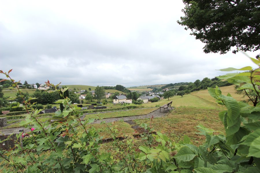 File:Plütscheid (Eifel); Panoramablick Plütscheid c.jpg