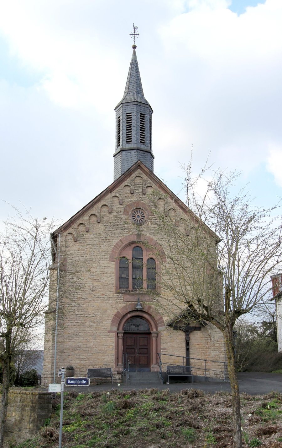 File:Nattenheim (Eifel); katholische Kirche St. Hubertus a.jpg