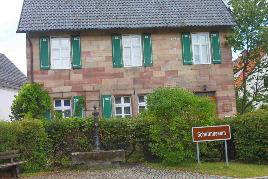 File:Ködnitz Schulmuseum.JPG