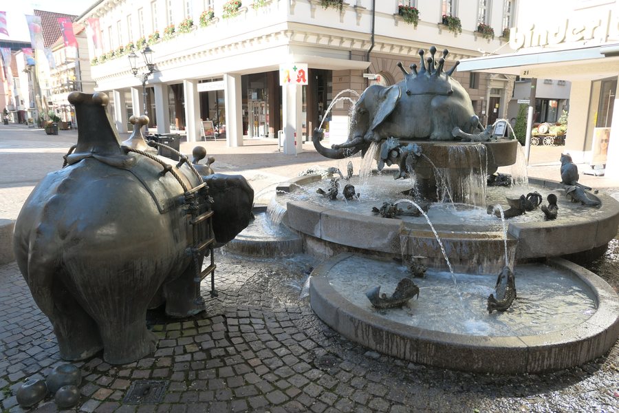 File:Hauptstraße, Forellenbrunnen, Geislingen an der Steige, img10375.jpg