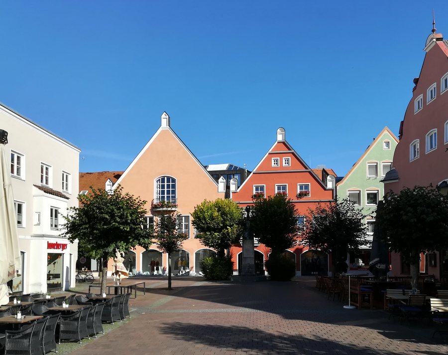 File:Kleiner Platz Erding 05.jpg