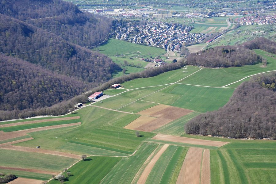 File:Aerial image of the Hülben gliding site.jpg