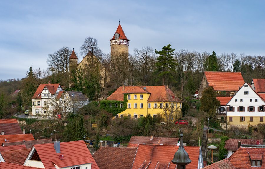 Möckmühl - Altstadt - Blick vom Turm der Stadtkirche auf Hang und Burg