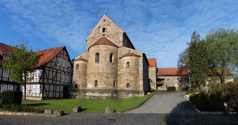 File:Kloster Germerode von O.JPG
