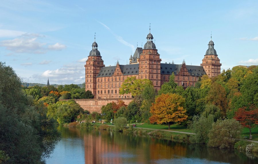 File:Aschaffenburger Schloss, edit.jpg