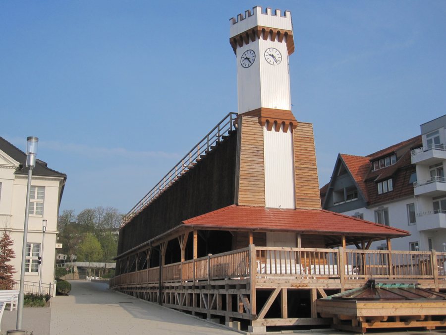 File:Bad Salzuflen Gradierwerk 2014.jpg
