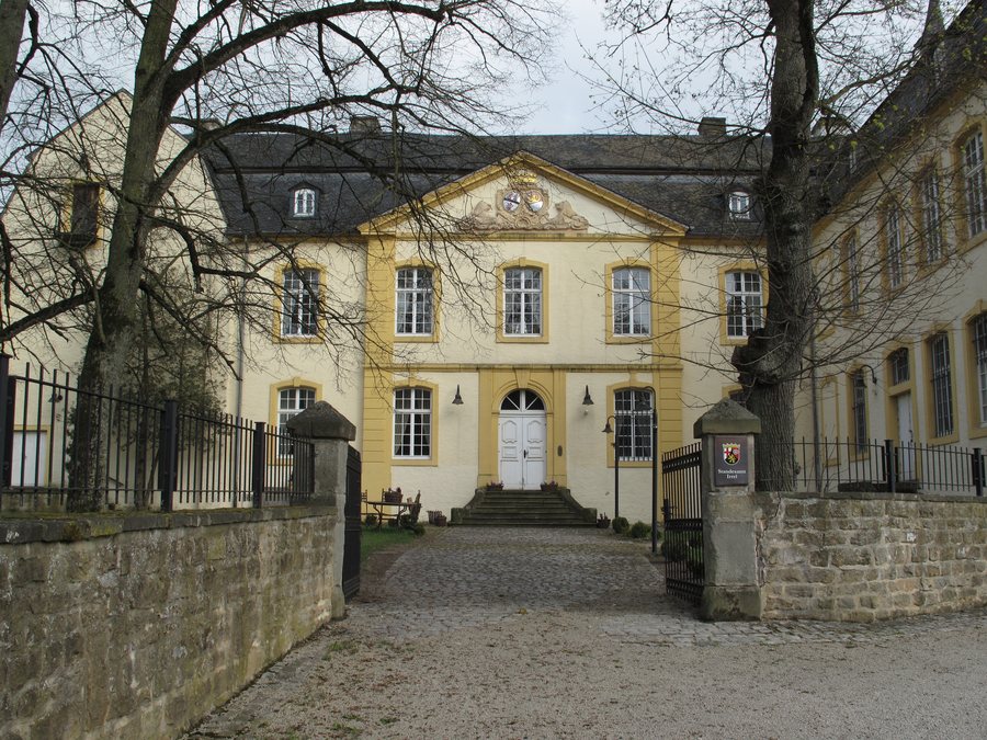 Schloss Niederweis von Westen