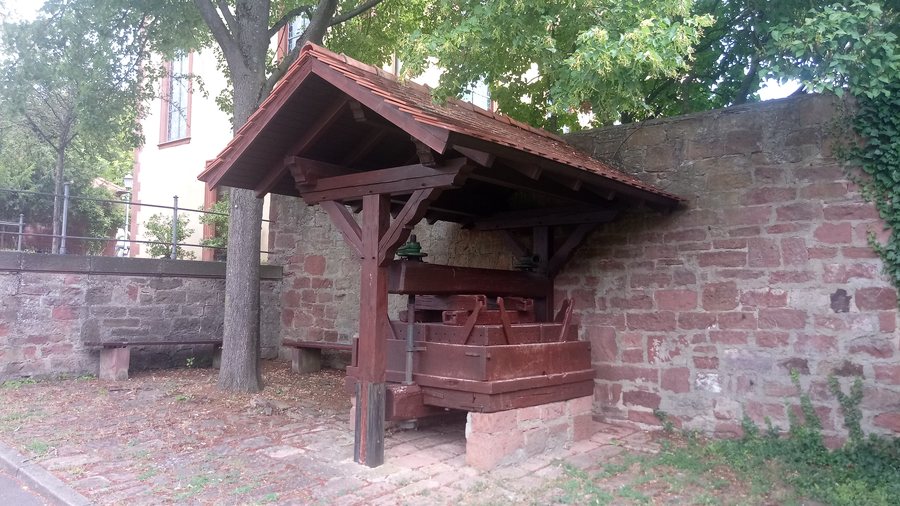 Historical grape press in Uettingen