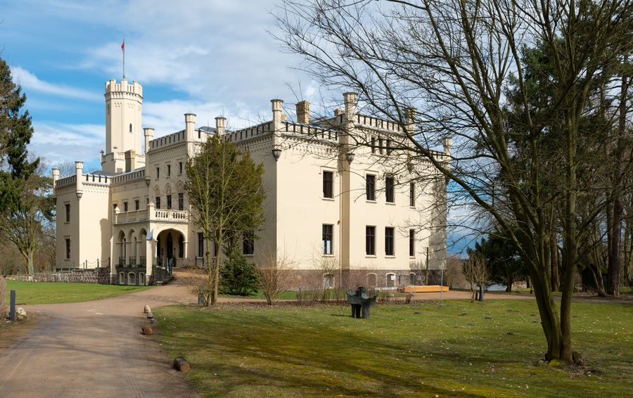 File:Schloss Reichenow (2018).jpg