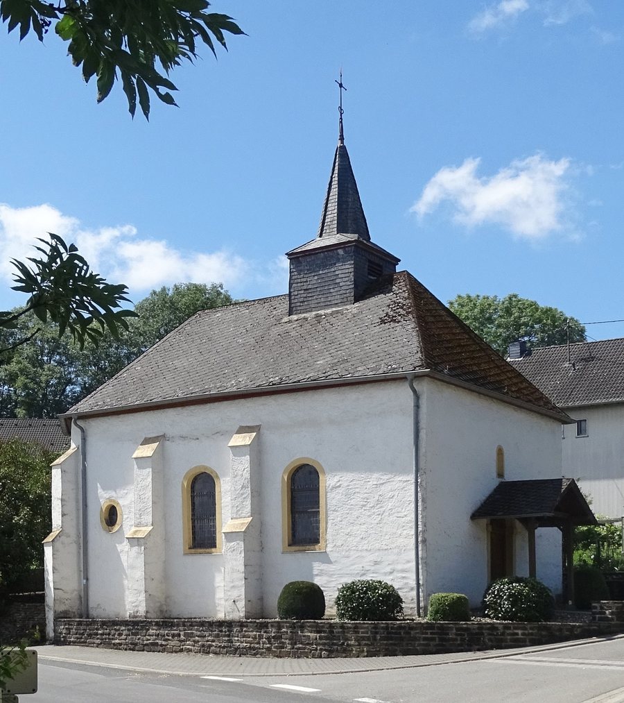 File:Nasingen Dorfstraße Kirche (01).jpg