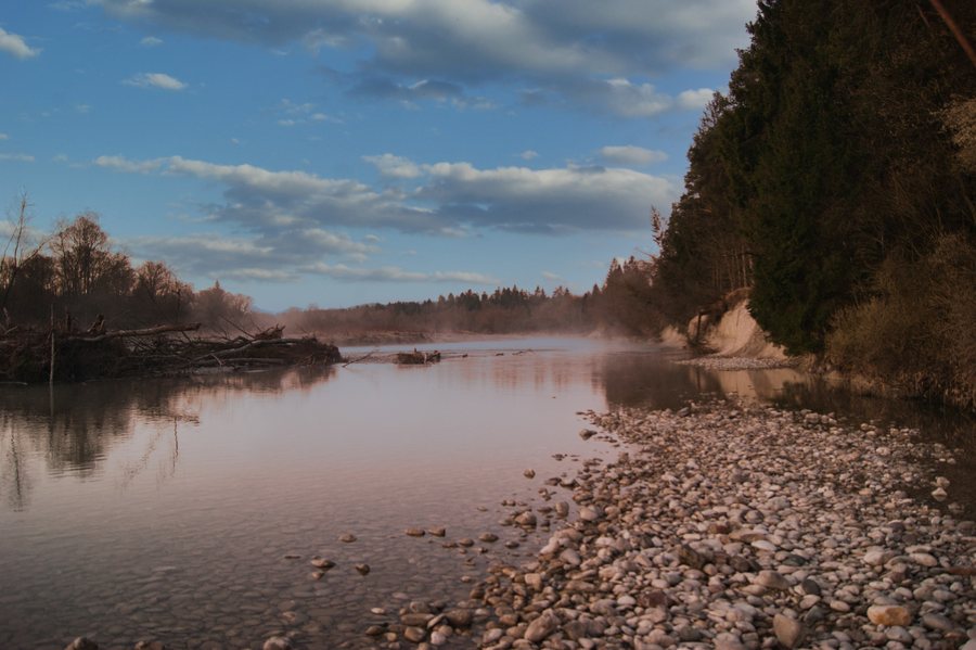 File:Die Isarauen aus einer kiesbank am Isardam in Geretsried.jpg