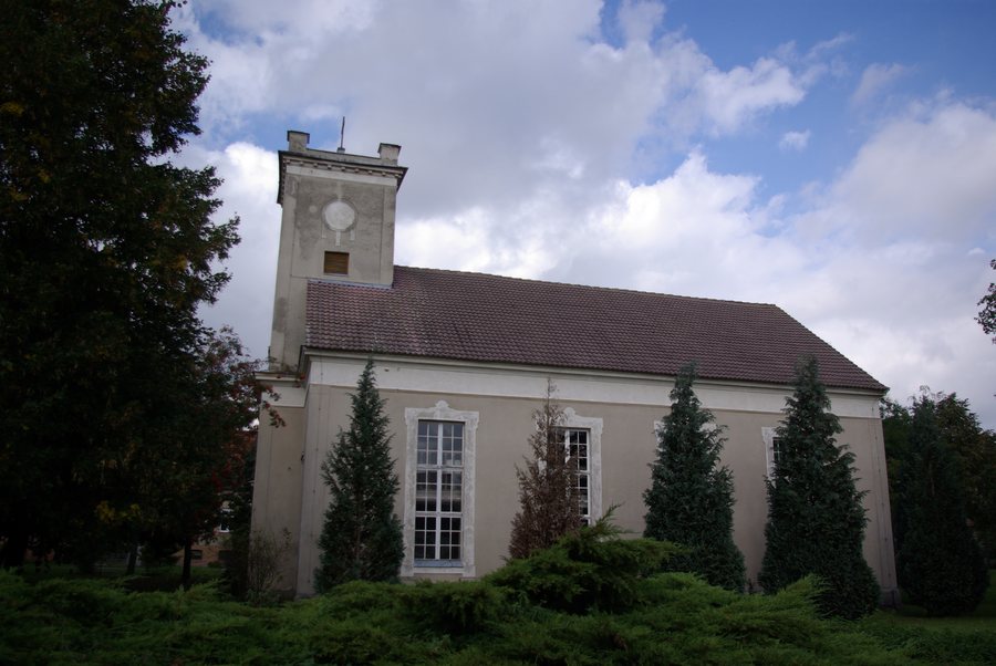 File:Dorfkirche Altmädewitz Oderaue.jpg