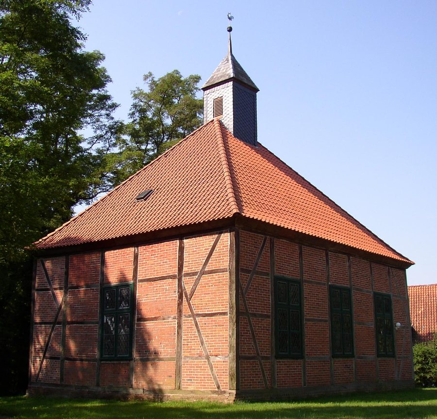 File:Dersenow chapel.jpg