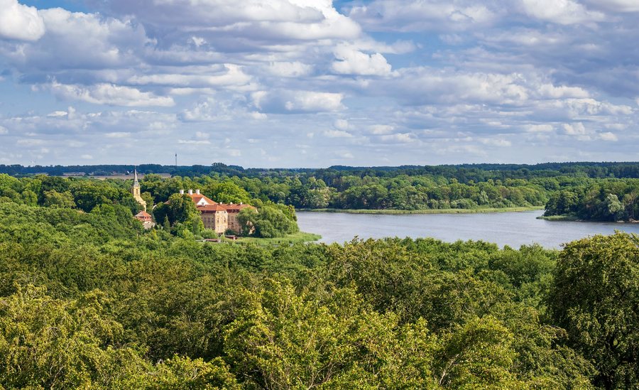 Church, castle and lake of Ivenack, NW view