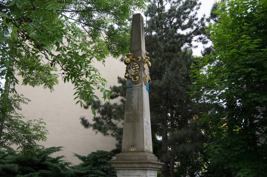 File:Postmeilensäule Guben 1.jpg