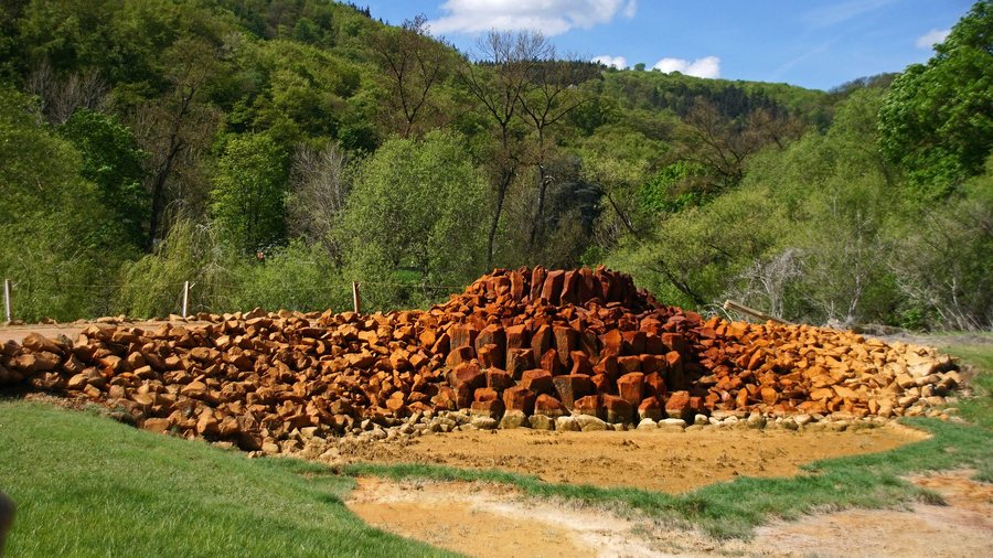 File:Kaltwasser Geysir Andernach 01.jpg