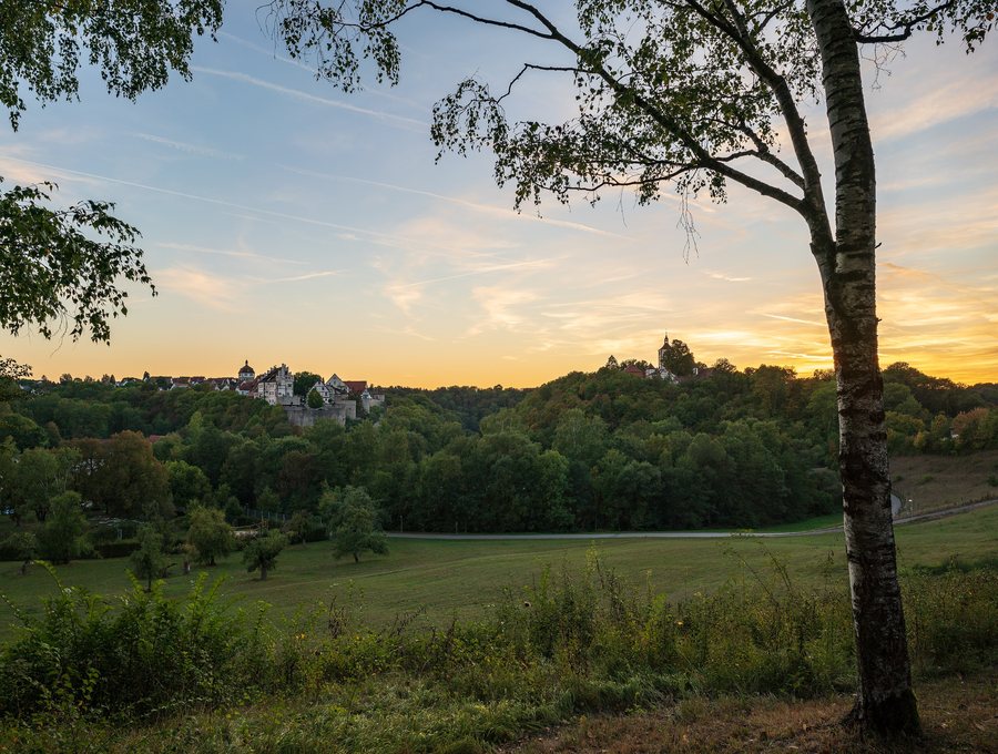 File:Vellberg - Städtle und Stöckenburg - Ansicht vom Schönblick kurz nach Sonnenuntergang.jpg
