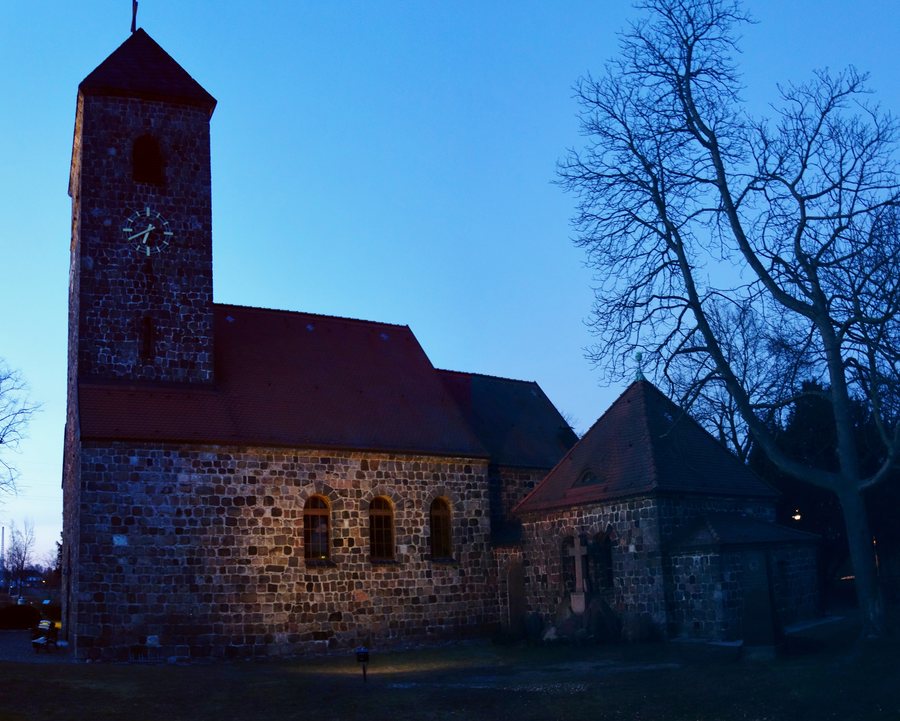 File:Dorfkirche Schönefeld 2018 SSW.jpg