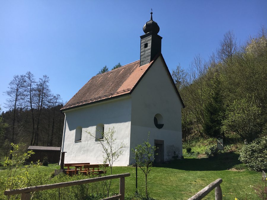 File:Außenansicht der Kapelle 
