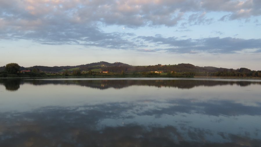 File:Bernbeuren - Haslacher See v O, Morgenlicht 310815 - 01.jpg