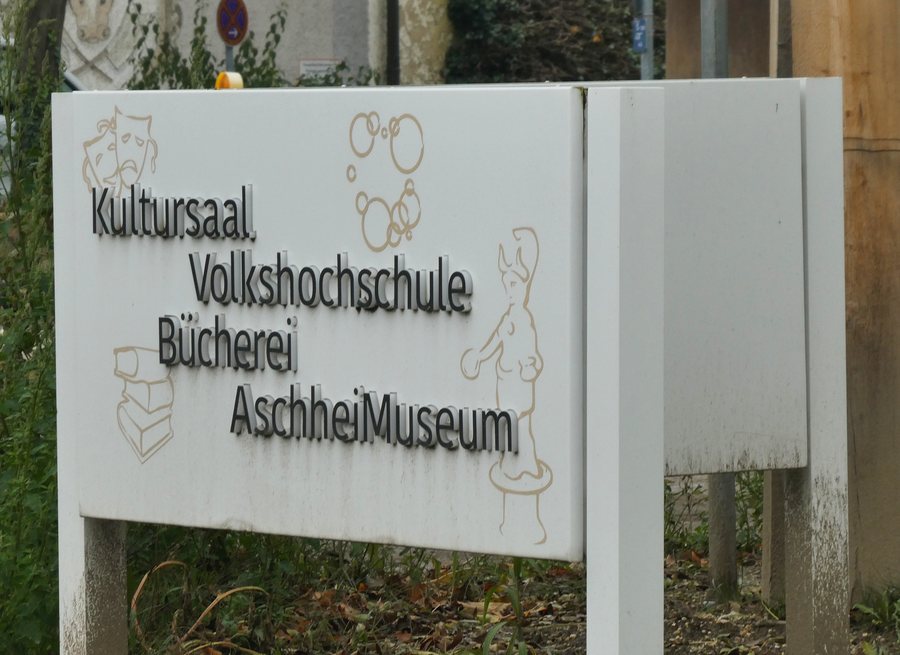File:Aschheim, Kultursaal, 2.jpeg