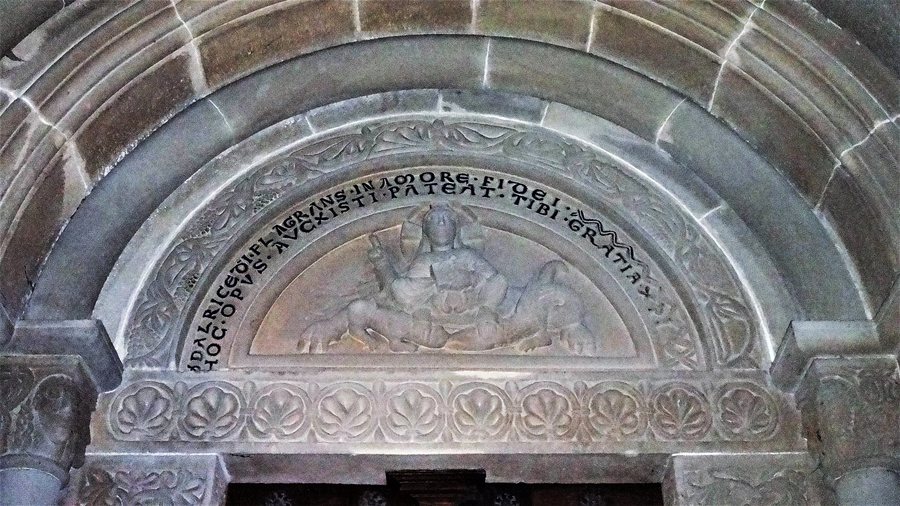 File:St.Zeno Isen Portal.jpg