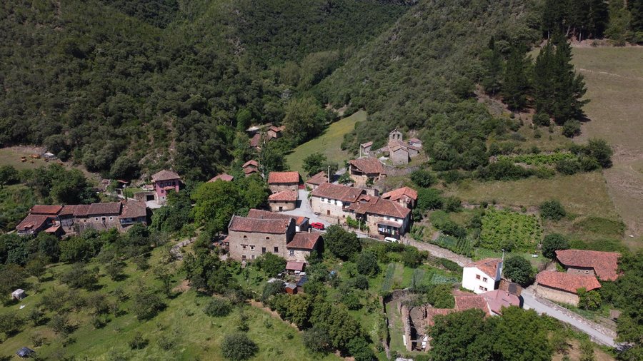 File:Valmeo, Vega de Liebana.jpg