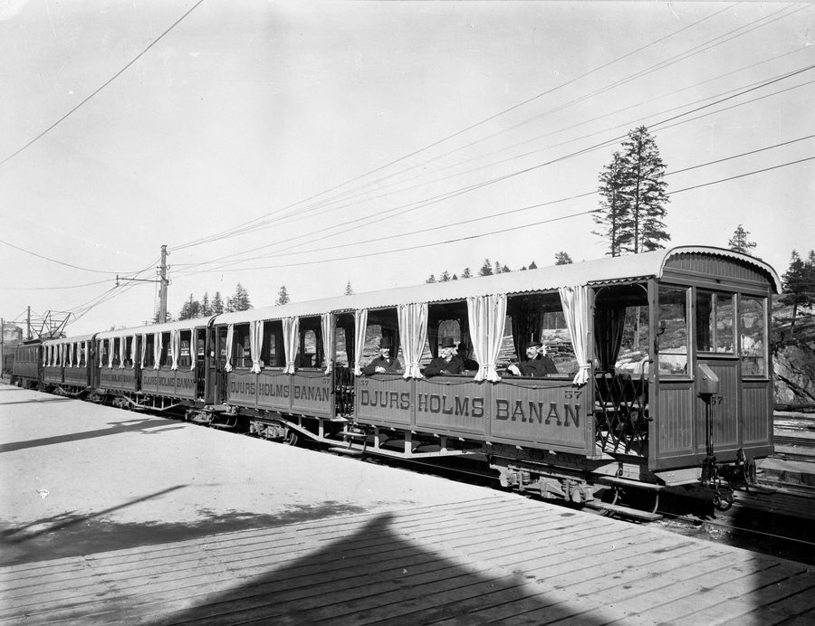 Djursholm Railway summer passenger cars at Djursholms Ösby station in 1902