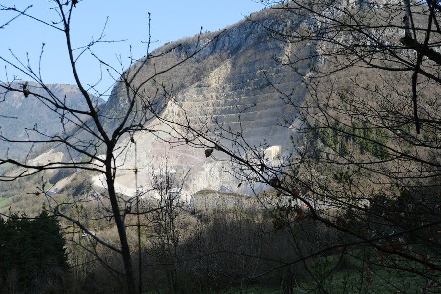 File:Carrière @ Mieussy (51091095985).jpg