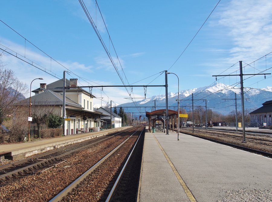 File:Gare de Saint-Pierre-d'Albigny en hiver (2017).JPG