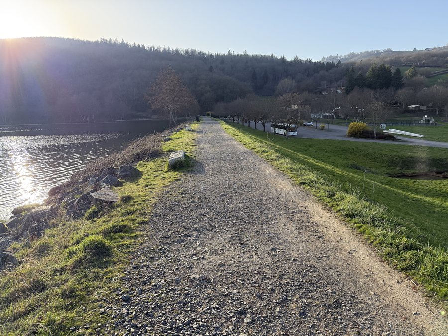 File:Chemin Nord Lac Saint Point - Saint-Point (FR71) - 2026-03-04 - 1.jpg